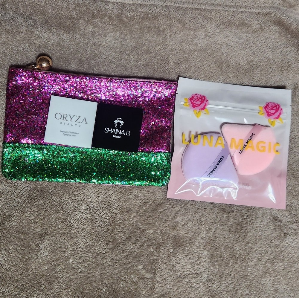 Ipsy Bag and eyeshadow bundle with Luna Magic makeup puff